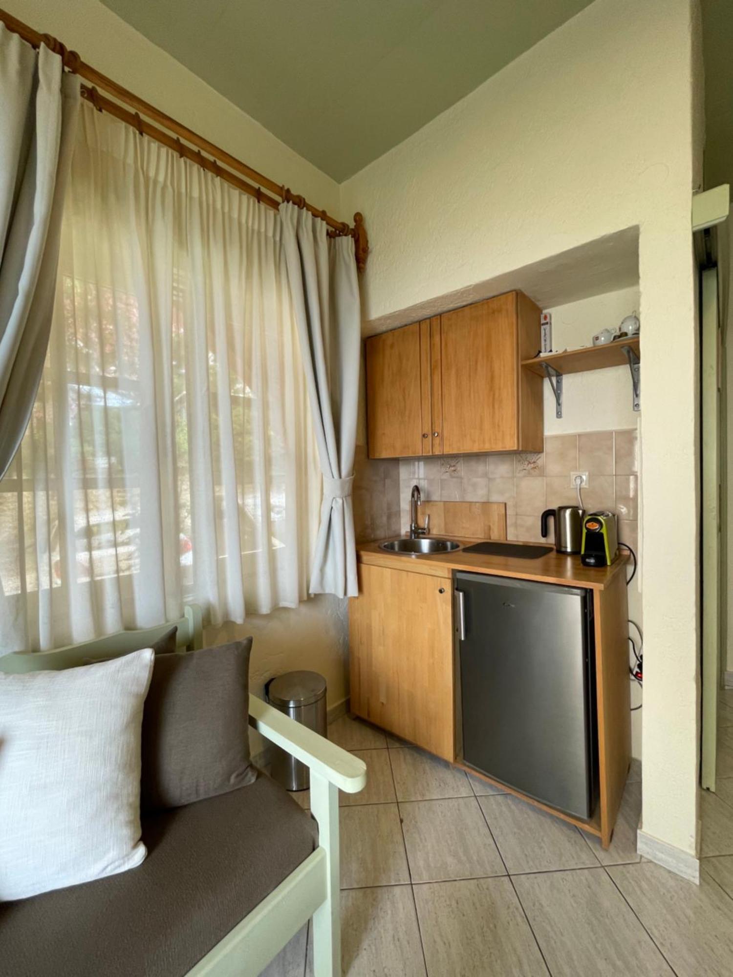 Villa Georgia Apartments & Suites คาลามากี ห้อง รูปภาพ