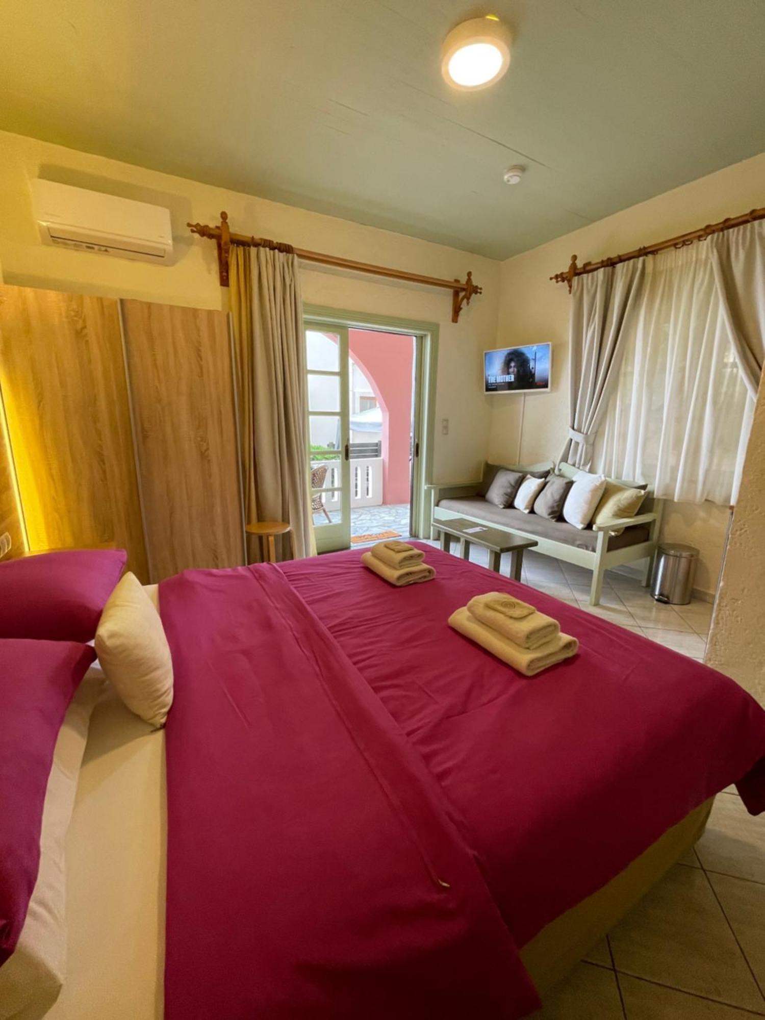 Villa Georgia Apartments & Suites คาลามากี ห้อง รูปภาพ